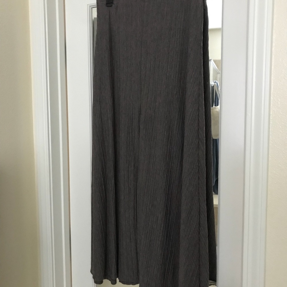 Micro Pleated boho maxi skirt in olive-brownish